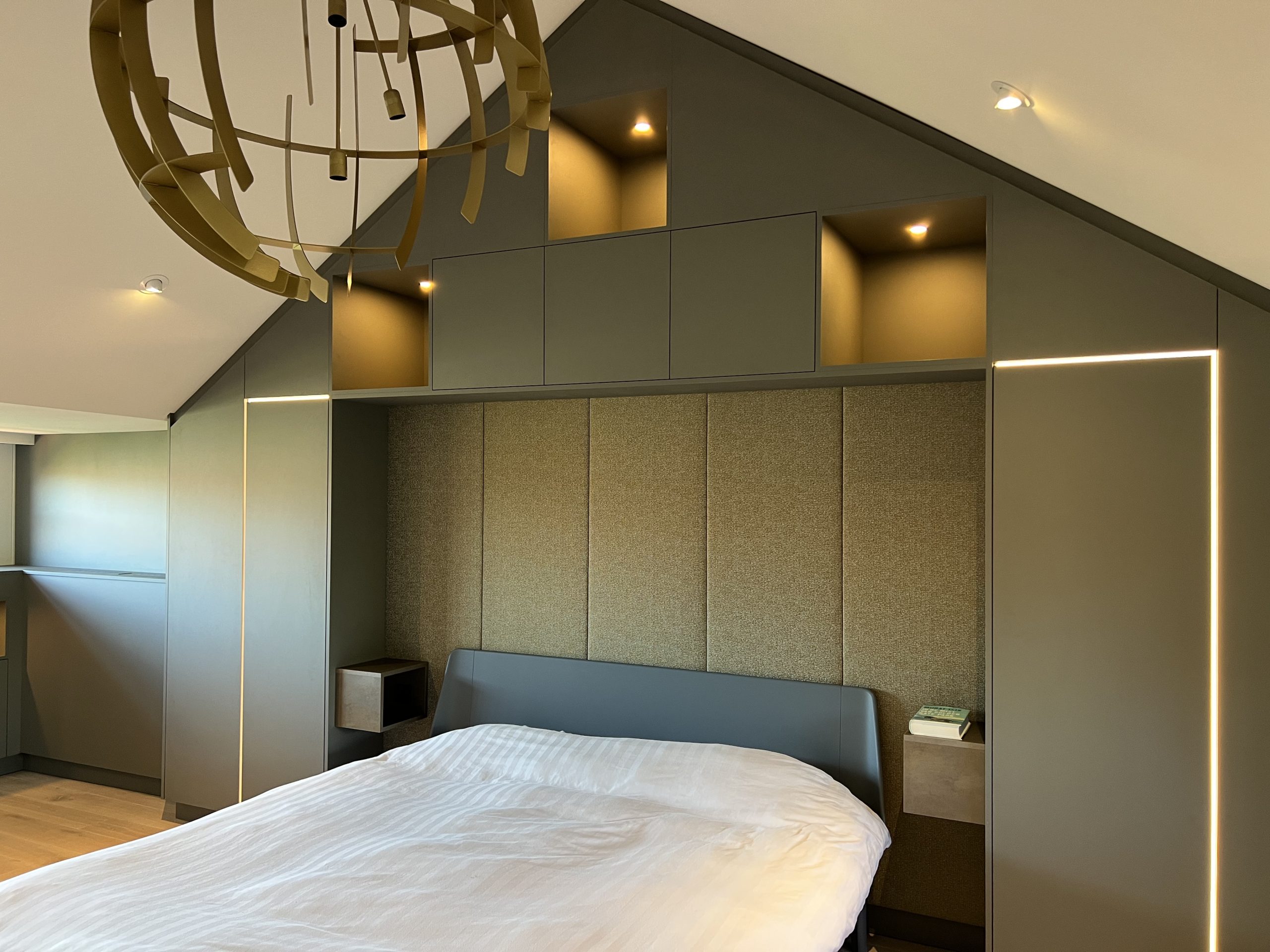 Maatwerk inbouwkast voor luxe slaapkamer